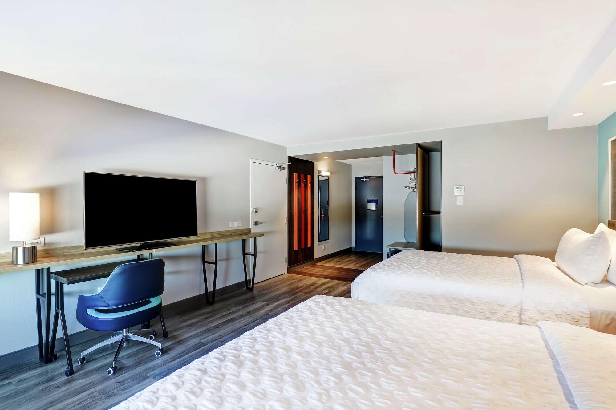 Tru By Hilton Edmonton Windermere Dış mekan fotoğraf
