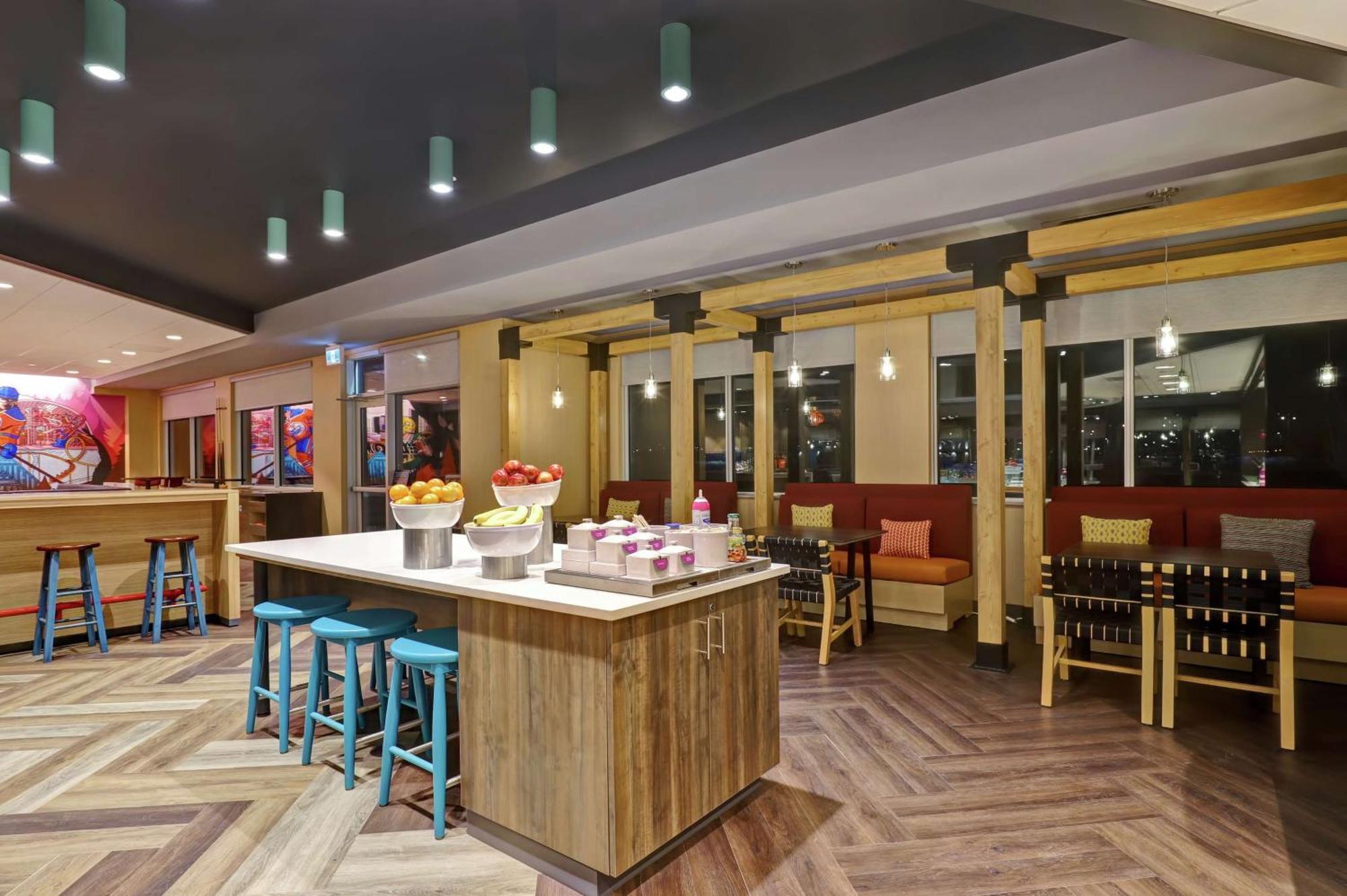 Tru By Hilton Edmonton Windermere Dış mekan fotoğraf